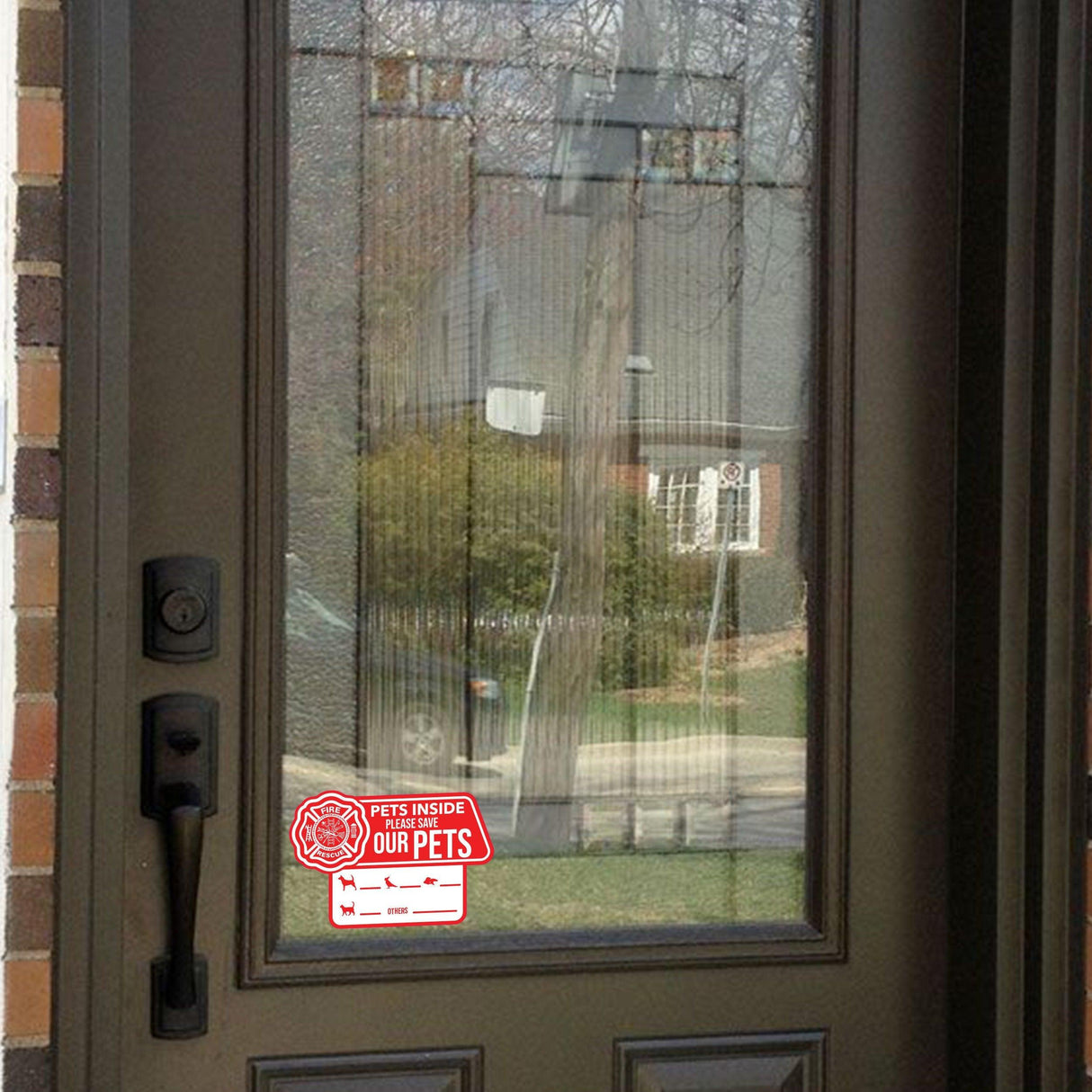 Emergency cling sticker on door indicating pets inside for safety and rescue.