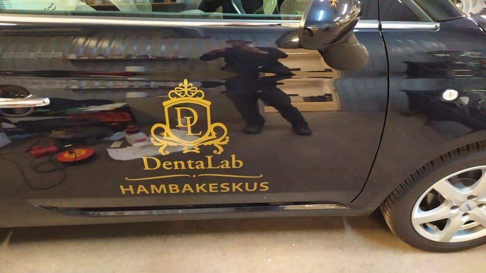 Custom car decal featuring 'DentaLab' and 'HAMBAYKESKUS' on a black vehicle.